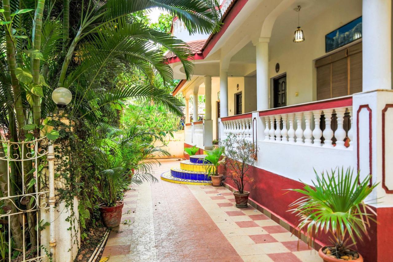 Oyo 13311 The White Feather Hotel Mandrem Bagian luar foto