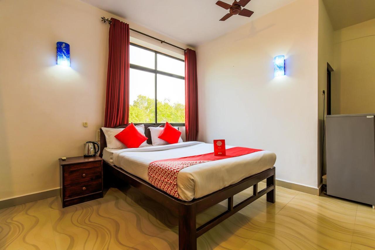 Oyo 13311 The White Feather Hotel Mandrem Bagian luar foto