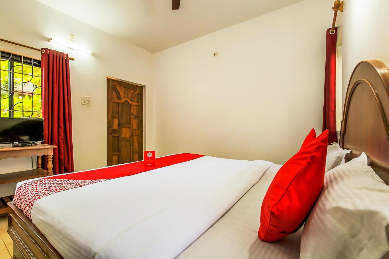 Oyo 13311 The White Feather Hotel Mandrem Bagian luar foto