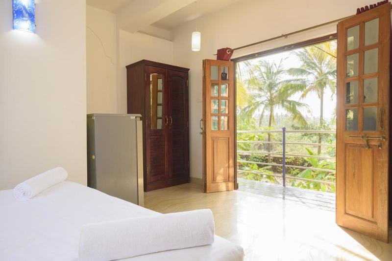 Oyo 13311 The White Feather Hotel Mandrem Bagian luar foto