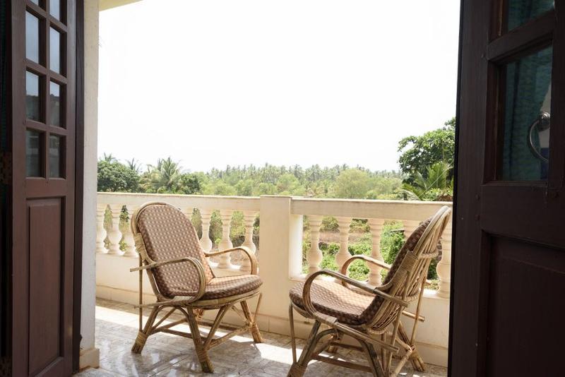 Oyo 13311 The White Feather Hotel Mandrem Bagian luar foto