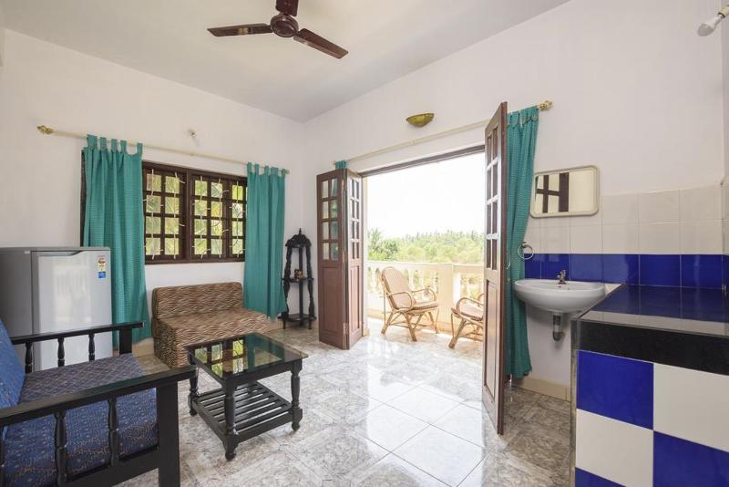 Oyo 13311 The White Feather Hotel Mandrem Bagian luar foto