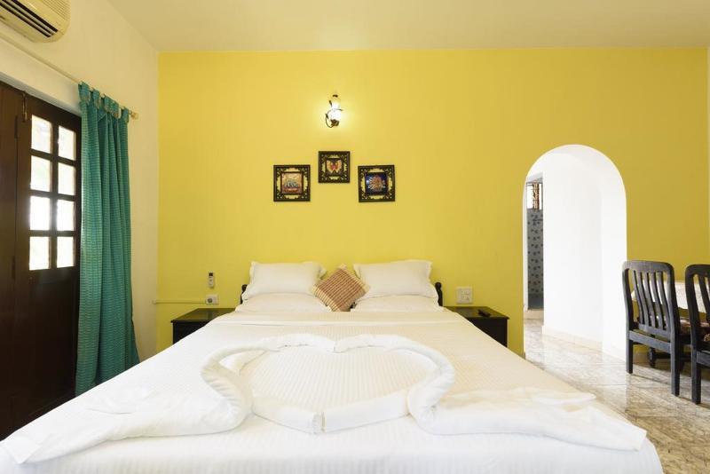 Oyo 13311 The White Feather Hotel Mandrem Bagian luar foto